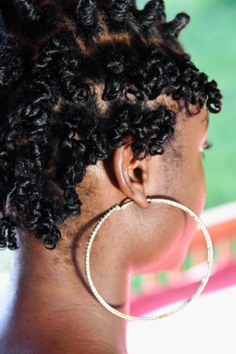 ¿Cómo mantener el cabello afro bien hidratado?